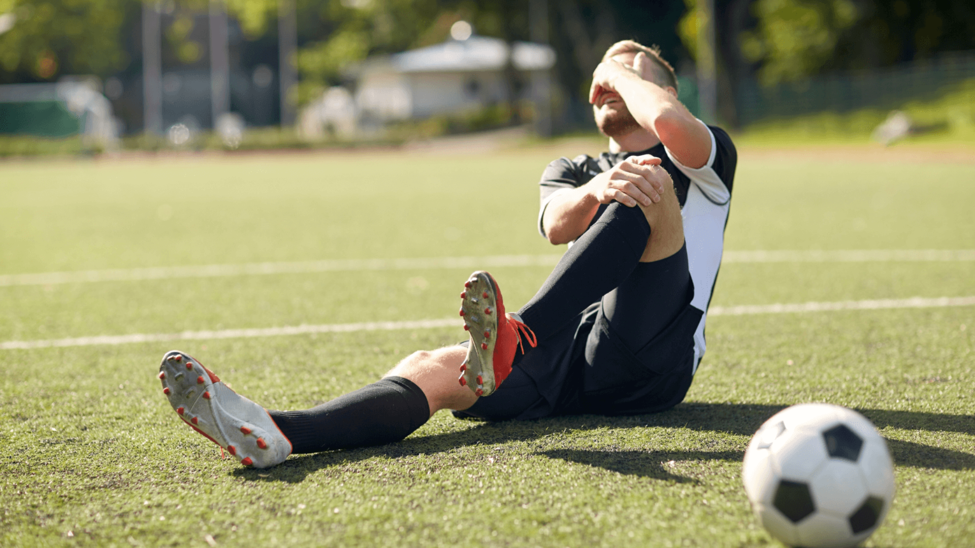 How Physiotherapy Can Help Footballers Recover from Knee and Leg Pain?